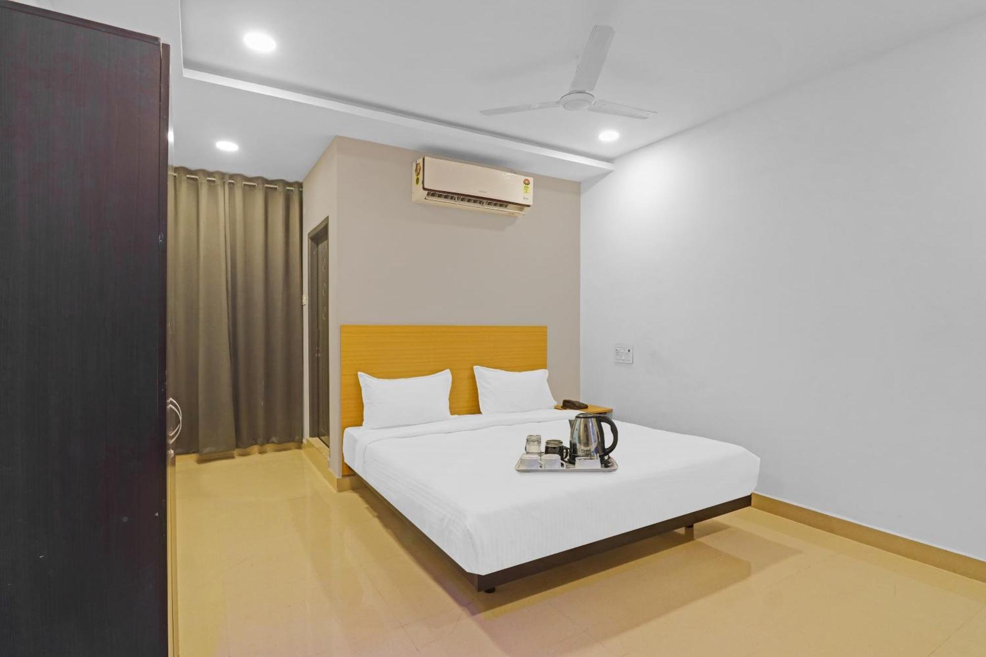 Hotel Super Townhouse Che Sigma Hyderabad Exterior foto