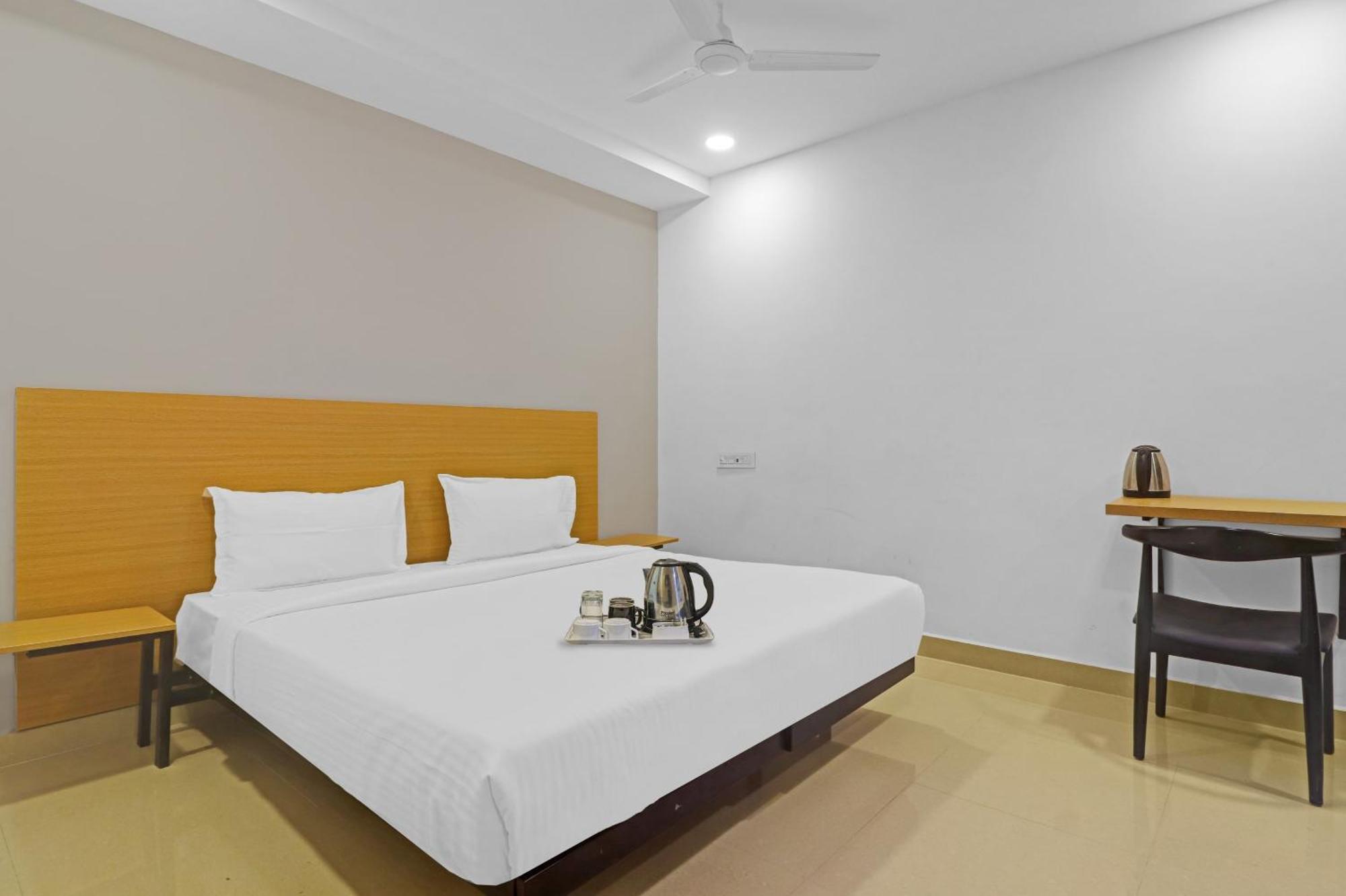 Hotel Super Townhouse Che Sigma Hyderabad Exterior foto
