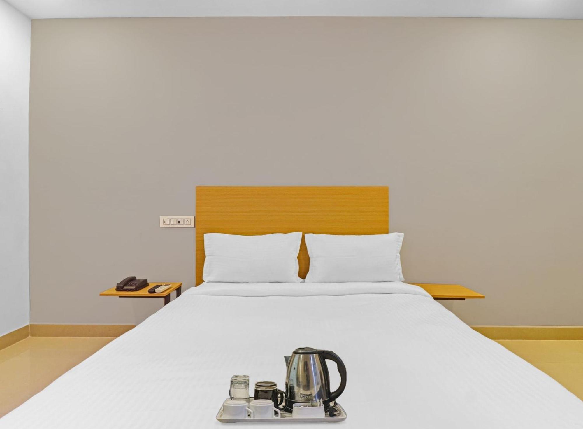Hotel Super Townhouse Che Sigma Hyderabad Exterior foto
