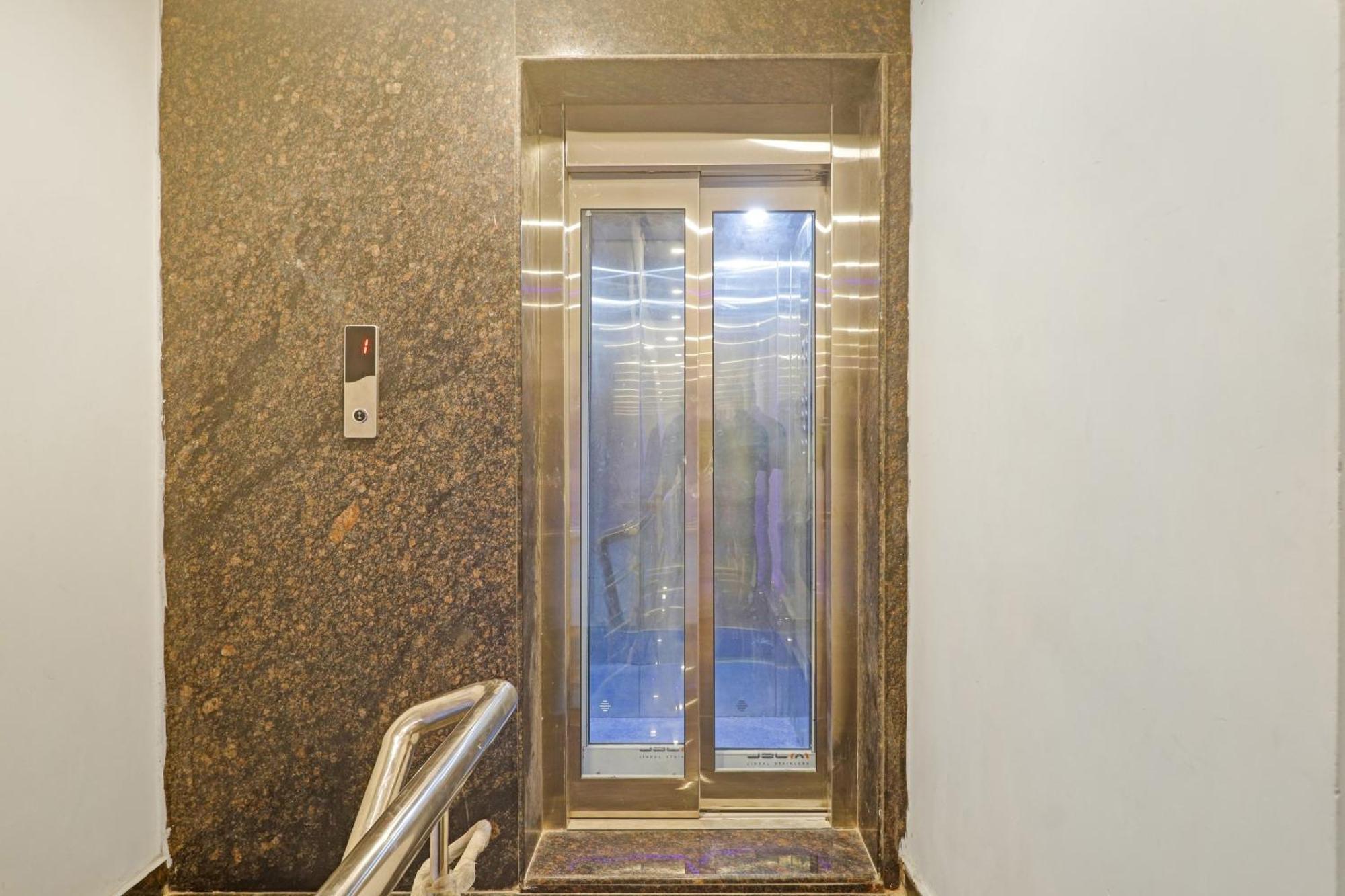 Hotel Super Townhouse Che Sigma Hyderabad Exterior foto