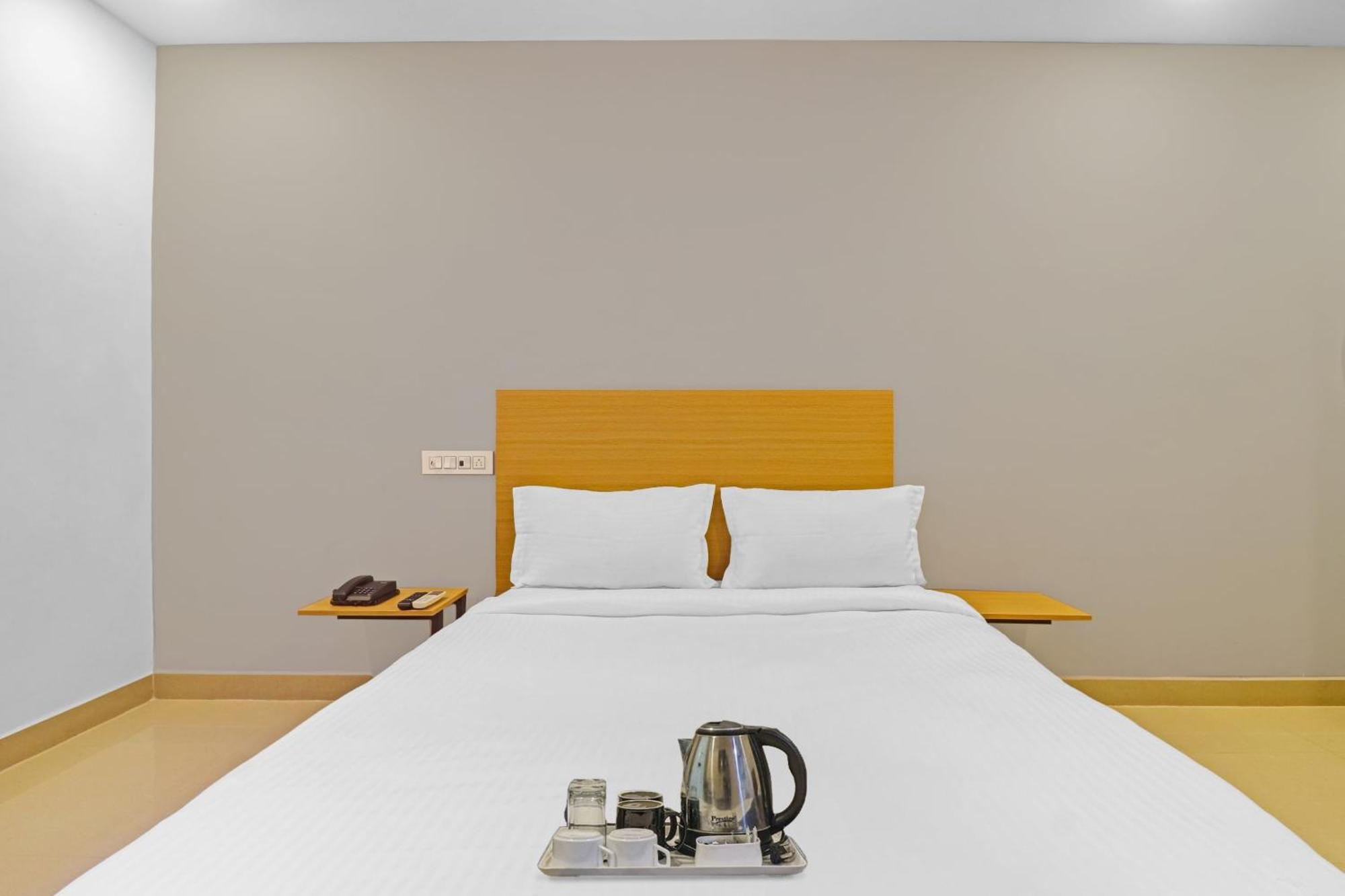 Hotel Super Townhouse Che Sigma Hyderabad Exterior foto