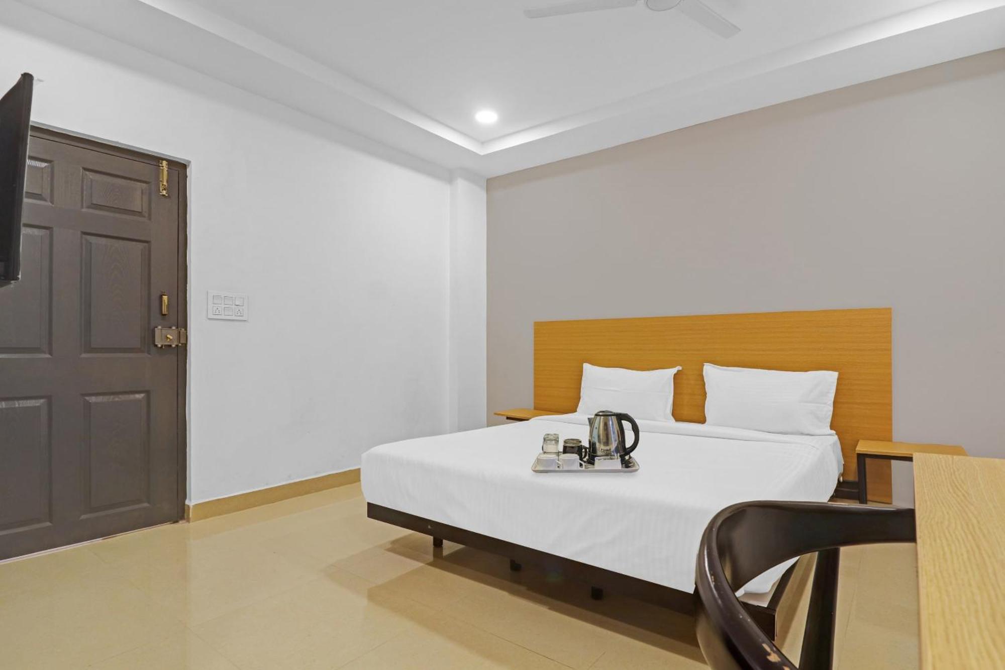 Hotel Super Townhouse Che Sigma Hyderabad Exterior foto