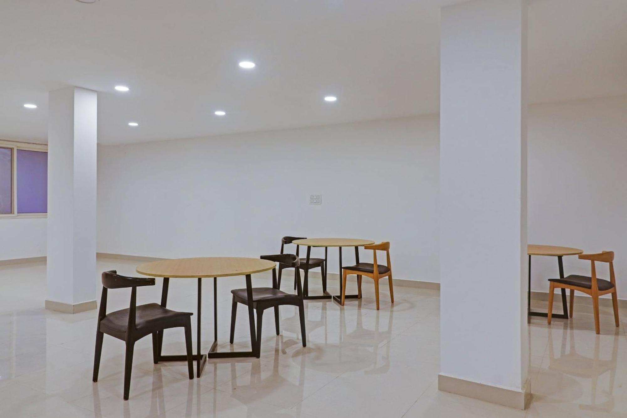 Hotel Super Townhouse Che Sigma Hyderabad Exterior foto
