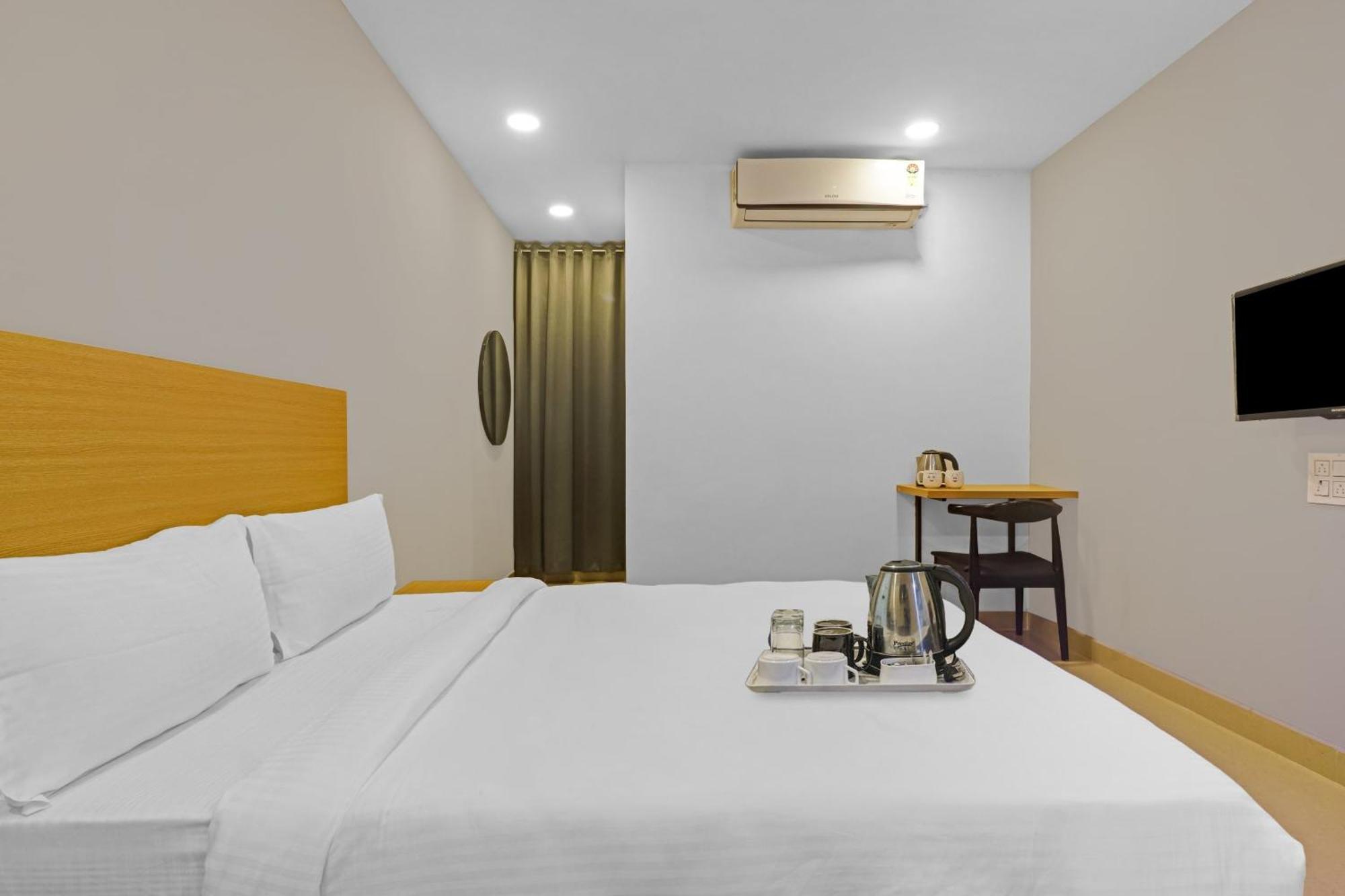Hotel Super Townhouse Che Sigma Hyderabad Exterior foto