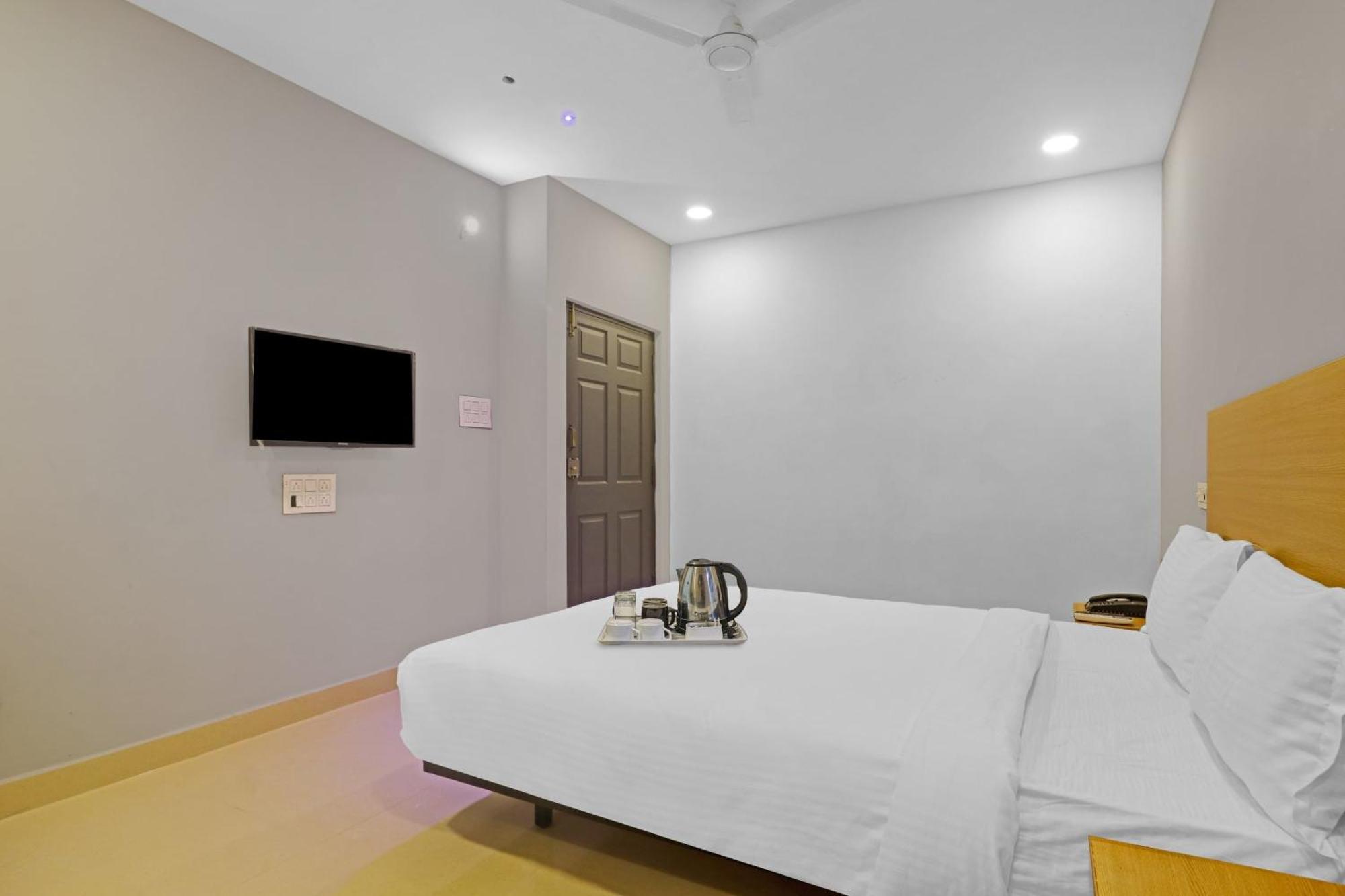 Hotel Super Townhouse Che Sigma Hyderabad Exterior foto