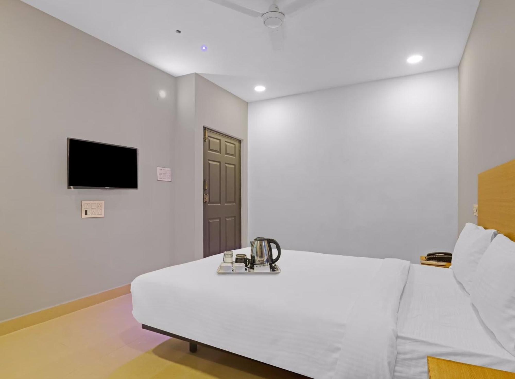 Hotel Super Townhouse Che Sigma Hyderabad Exterior foto