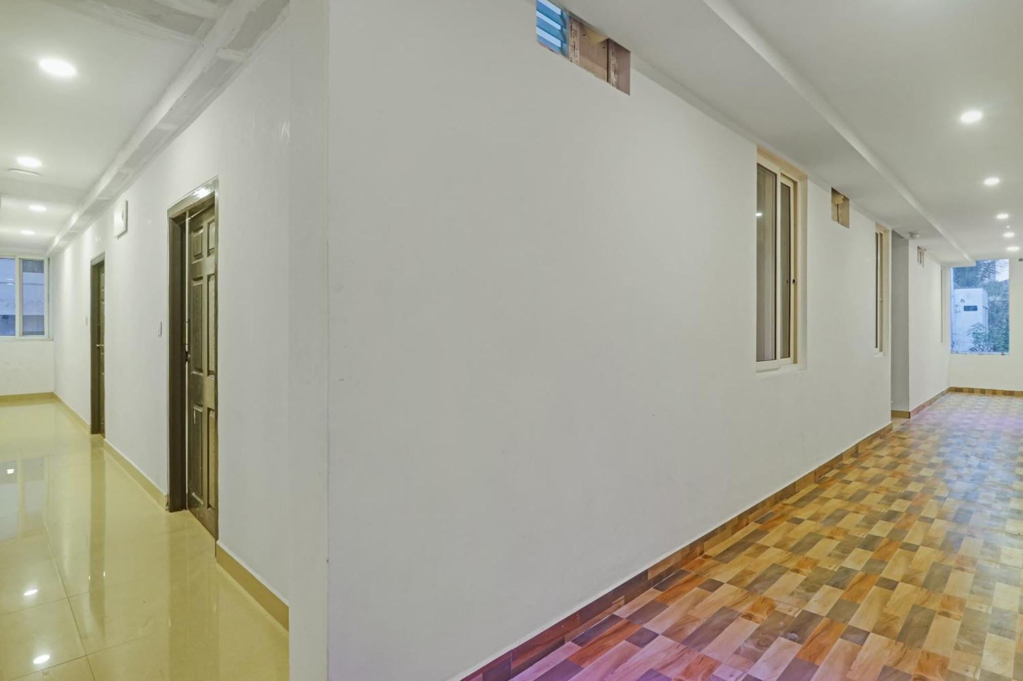 Hotel Super Townhouse Che Sigma Hyderabad Exterior foto