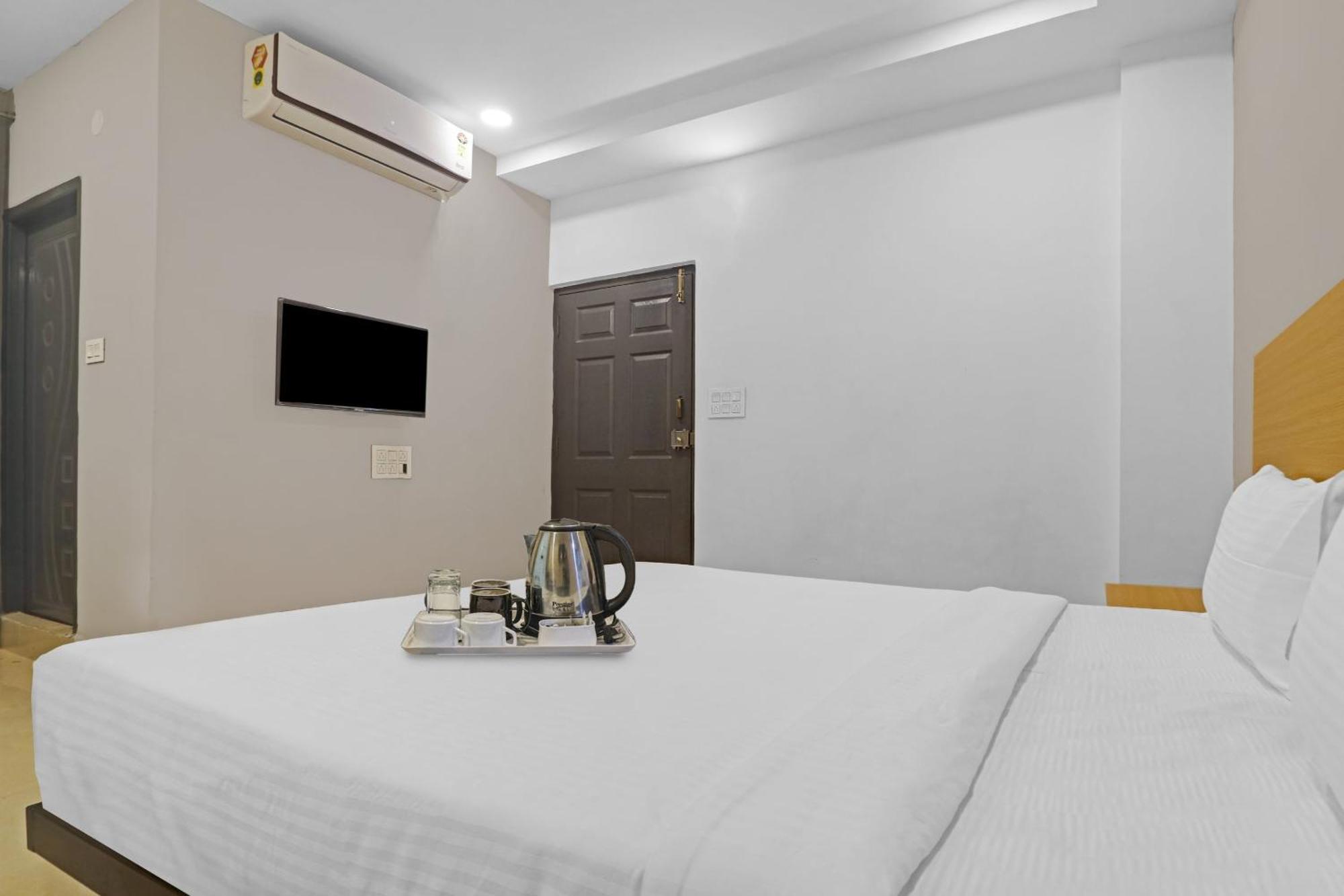 Hotel Super Townhouse Che Sigma Hyderabad Exterior foto