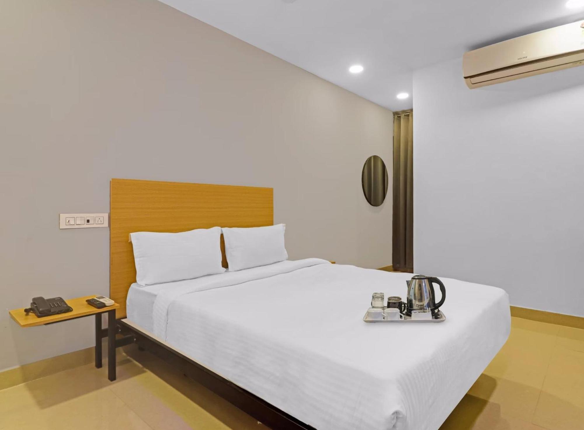 Hotel Super Townhouse Che Sigma Hyderabad Exterior foto